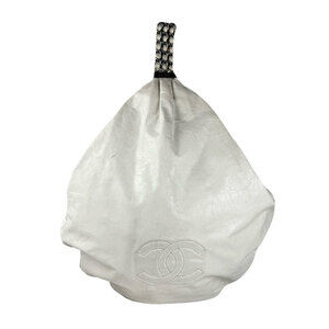 CHANEL White Leather Shoulder Bag